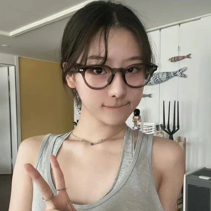 院子里的女人